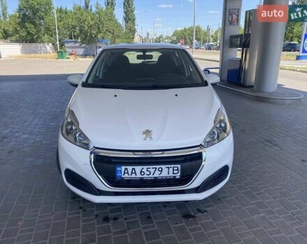 Белый Пежо 208, объемом двигателя 1.2 л и пробегом 76 тыс. км за 8200 $, фото 11 на Automoto.ua