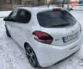 Белый Пежо 208, объемом двигателя 1.2 л и пробегом 62 тыс. км за 9100 $, фото 3 на Automoto.ua