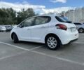 Белый Пежо 208, объемом двигателя 1.2 л и пробегом 106 тыс. км за 8900 $, фото 5 на Automoto.ua