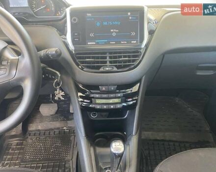 Белый Пежо 208, объемом двигателя 1.2 л и пробегом 76 тыс. км за 8200 $, фото 19 на Automoto.ua