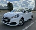 Белый Пежо 208, объемом двигателя 1.2 л и пробегом 106 тыс. км за 8900 $, фото 1 на Automoto.ua