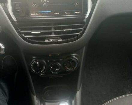 Білий Пежо 208, об'ємом двигуна 1.2 л та пробігом 75 тис. км за 7500 $, фото 23 на Automoto.ua