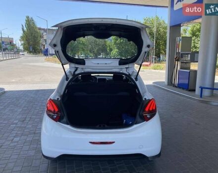 Белый Пежо 208, объемом двигателя 1.2 л и пробегом 76 тыс. км за 8200 $, фото 24 на Automoto.ua