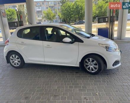Белый Пежо 208, объемом двигателя 1.2 л и пробегом 76 тыс. км за 8200 $, фото 1 на Automoto.ua