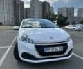 Белый Пежо 208, объемом двигателя 1.2 л и пробегом 106 тыс. км за 8900 $, фото 14 на Automoto.ua