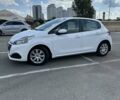 Белый Пежо 208, объемом двигателя 1.2 л и пробегом 106 тыс. км за 8900 $, фото 4 на Automoto.ua