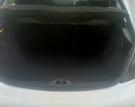 Білий Пежо 208, об'ємом двигуна 1.2 л та пробігом 75 тис. км за 7500 $, фото 14 на Automoto.ua