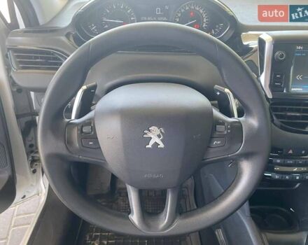 Белый Пежо 208, объемом двигателя 1.2 л и пробегом 76 тыс. км за 8200 $, фото 17 на Automoto.ua