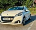 Белый Пежо 208, объемом двигателя 1.2 л и пробегом 96 тыс. км за 9100 $, фото 7 на Automoto.ua