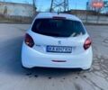 Білий Пежо 208, об'ємом двигуна 1.2 л та пробігом 180 тис. км за 6800 $, фото 6 на Automoto.ua
