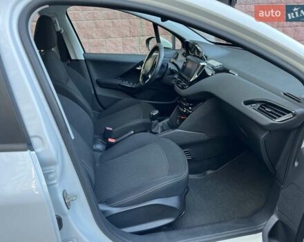 Белый Пежо 208, объемом двигателя 1.2 л и пробегом 24 тыс. км за 8700 $, фото 25 на Automoto.ua