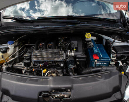 Белый Пежо 208, объемом двигателя 1.2 л и пробегом 106 тыс. км за 7500 $, фото 16 на Automoto.ua