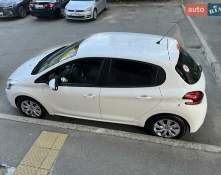 Белый Пежо 208, объемом двигателя 1.2 л и пробегом 24 тыс. км за 8700 $, фото 11 на Automoto.ua