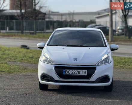 Белый Пежо 208, объемом двигателя 1.2 л и пробегом 127 тыс. км за 6750 $, фото 1 на Automoto.ua