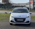 Белый Пежо 208, объемом двигателя 1.2 л и пробегом 127 тыс. км за 6750 $, фото 1 на Automoto.ua