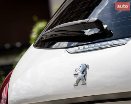 Белый Пежо 208, объемом двигателя 1.2 л и пробегом 106 тыс. км за 7500 $, фото 38 на Automoto.ua