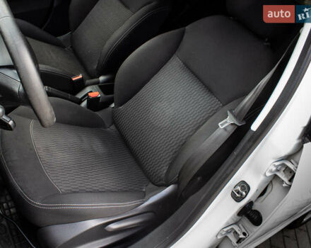 Белый Пежо 208, объемом двигателя 1.2 л и пробегом 106 тыс. км за 7500 $, фото 18 на Automoto.ua