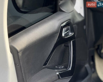 Белый Пежо 208, объемом двигателя 1.2 л и пробегом 127 тыс. км за 6750 $, фото 8 на Automoto.ua