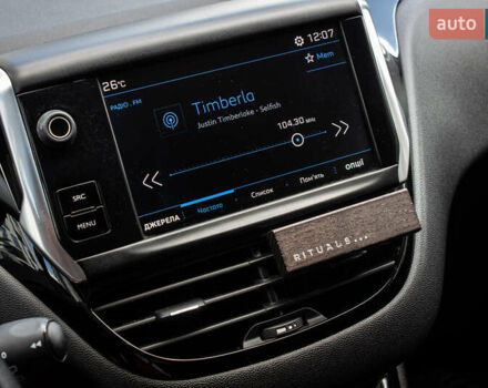 Белый Пежо 208, объемом двигателя 1.2 л и пробегом 106 тыс. км за 7500 $, фото 33 на Automoto.ua