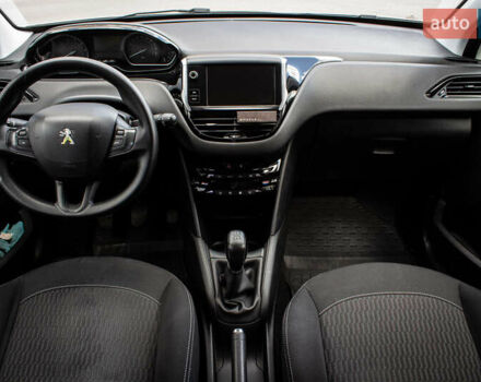 Белый Пежо 208, объемом двигателя 1.2 л и пробегом 106 тыс. км за 7500 $, фото 27 на Automoto.ua