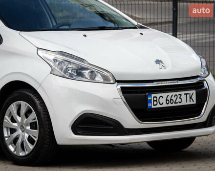 Белый Пежо 208, объемом двигателя 1.2 л и пробегом 106 тыс. км за 7500 $, фото 4 на Automoto.ua