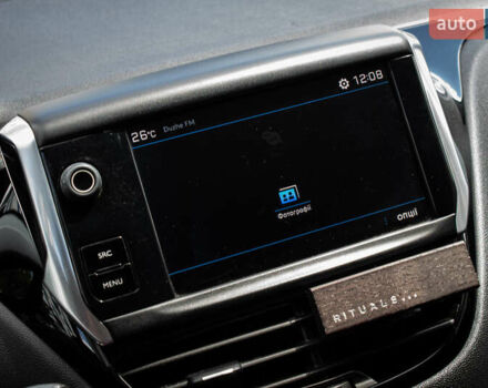 Белый Пежо 208, объемом двигателя 1.2 л и пробегом 106 тыс. км за 7500 $, фото 9 на Automoto.ua