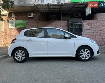 Белый Пежо 208, объемом двигателя 1.2 л и пробегом 24 тыс. км за 8700 $, фото 1 на Automoto.ua