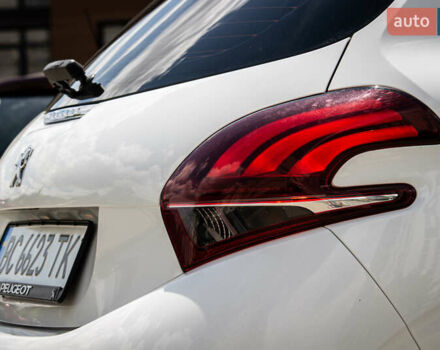 Белый Пежо 208, объемом двигателя 1.2 л и пробегом 106 тыс. км за 7500 $, фото 39 на Automoto.ua