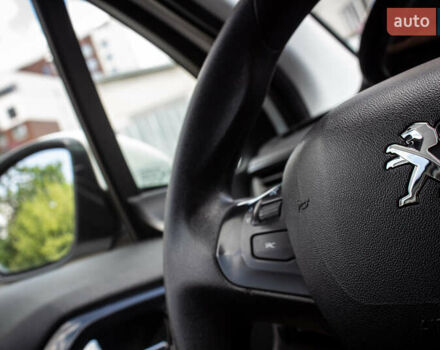 Белый Пежо 208, объемом двигателя 1.2 л и пробегом 106 тыс. км за 7500 $, фото 30 на Automoto.ua