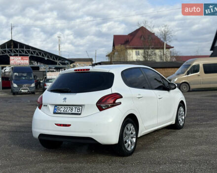 Белый Пежо 208, объемом двигателя 1.2 л и пробегом 127 тыс. км за 6750 $, фото 4 на Automoto.ua