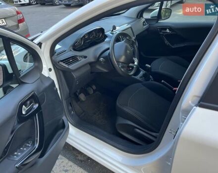 Белый Пежо 208, объемом двигателя 1.2 л и пробегом 24 тыс. км за 8700 $, фото 28 на Automoto.ua