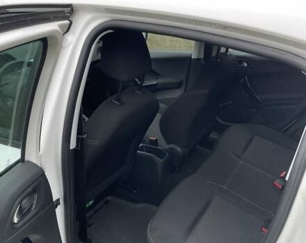 Белый Пежо 208, объемом двигателя 1.5 л и пробегом 190 тыс. км за 7900 $, фото 5 на Automoto.ua