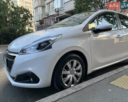 Белый Пежо 208, объемом двигателя 1.2 л и пробегом 24 тыс. км за 8700 $, фото 19 на Automoto.ua