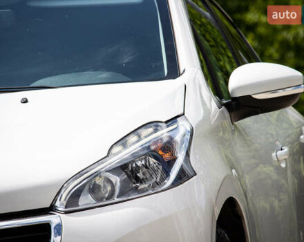 Белый Пежо 208, объемом двигателя 1.2 л и пробегом 106 тыс. км за 7500 $, фото 6 на Automoto.ua