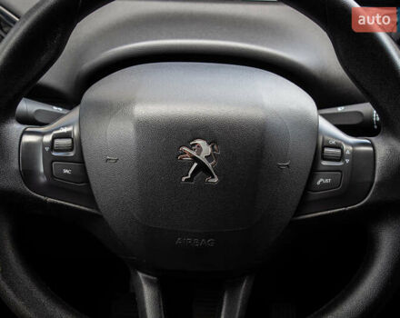 Белый Пежо 208, объемом двигателя 1.2 л и пробегом 106 тыс. км за 7500 $, фото 28 на Automoto.ua