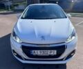 Білий Пежо 208, об'ємом двигуна 1.2 л та пробігом 80 тис. км за 6700 $, фото 1 на Automoto.ua