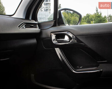 Белый Пежо 208, объемом двигателя 1.2 л и пробегом 106 тыс. км за 7500 $, фото 13 на Automoto.ua