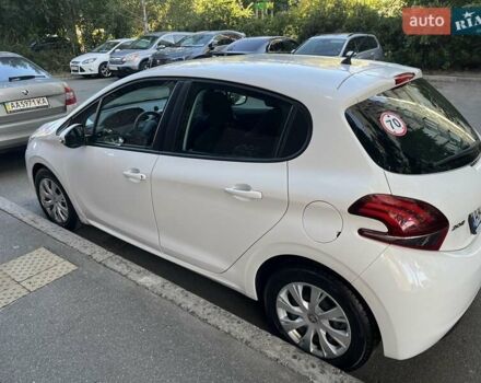 Белый Пежо 208, объемом двигателя 1.2 л и пробегом 24 тыс. км за 8700 $, фото 23 на Automoto.ua