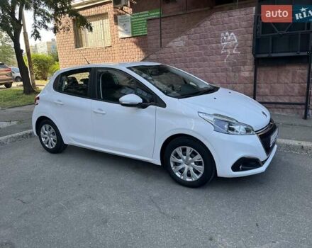 Белый Пежо 208, объемом двигателя 1.2 л и пробегом 24 тыс. км за 8700 $, фото 3 на Automoto.ua
