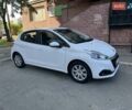 Белый Пежо 208, объемом двигателя 1.2 л и пробегом 24 тыс. км за 8700 $, фото 3 на Automoto.ua