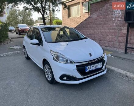 Белый Пежо 208, объемом двигателя 1.2 л и пробегом 24 тыс. км за 8700 $, фото 4 на Automoto.ua