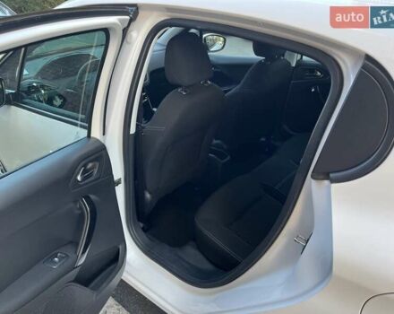 Белый Пежо 208, объемом двигателя 1.2 л и пробегом 24 тыс. км за 8700 $, фото 27 на Automoto.ua