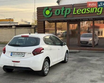 Белый Пежо 208, объемом двигателя 1.2 л и пробегом 161 тыс. км за 7000 $, фото 3 на Automoto.ua