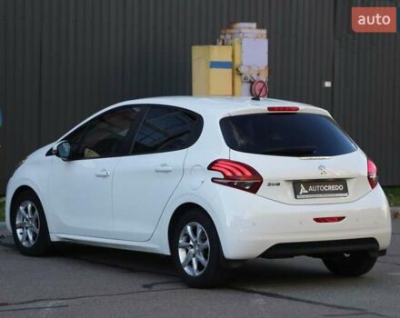 Белый Пежо 208, объемом двигателя 1.5 л и пробегом 55 тыс. км за 12000 $, фото 4 на Automoto.ua