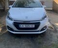 Белый Пежо 208, объемом двигателя 1.2 л и пробегом 28 тыс. км за 13000 $, фото 1 на Automoto.ua