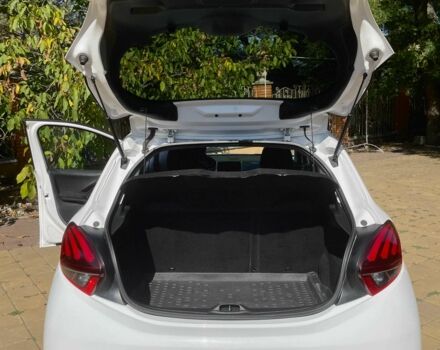 Білий Пежо 208, об'ємом двигуна 1.1 л та пробігом 83 тис. км за 9999 $, фото 17 на Automoto.ua