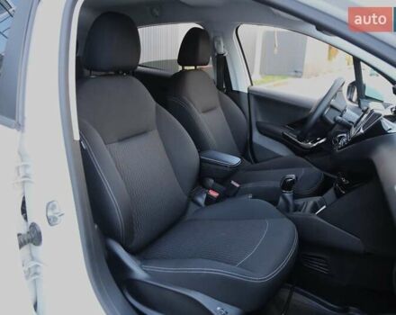 Белый Пежо 208, объемом двигателя 1.5 л и пробегом 55 тыс. км за 12000 $, фото 10 на Automoto.ua