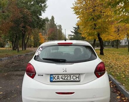 Белый Пежо 208, объемом двигателя 1.2 л и пробегом 178 тыс. км за 7000 $, фото 3 на Automoto.ua