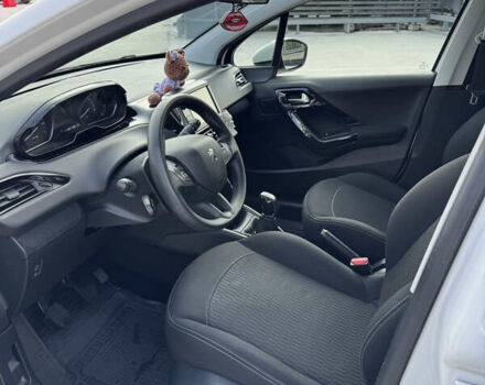 Белый Пежо 208, объемом двигателя 1.2 л и пробегом 87 тыс. км за 9000 $, фото 9 на Automoto.ua