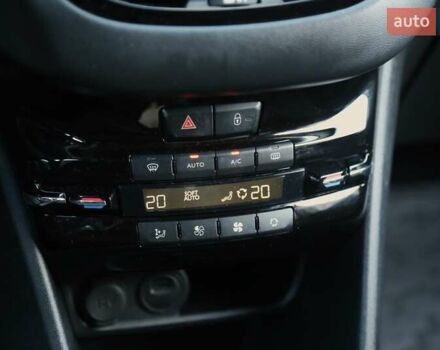 Белый Пежо 208, объемом двигателя 1.5 л и пробегом 55 тыс. км за 12000 $, фото 18 на Automoto.ua